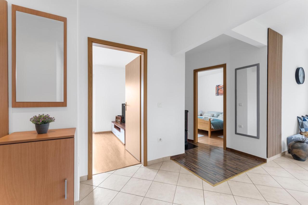 Apartment Mdm Buje Luaran gambar