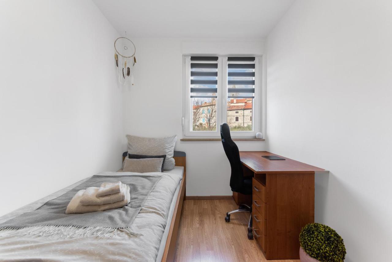 Apartment Mdm Buje Luaran gambar
