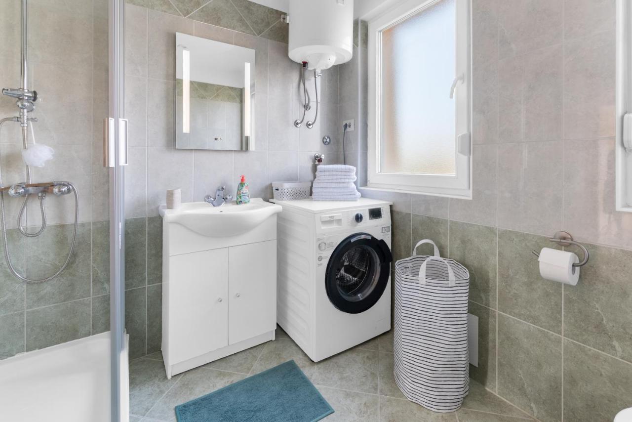 Apartment Mdm Buje Luaran gambar