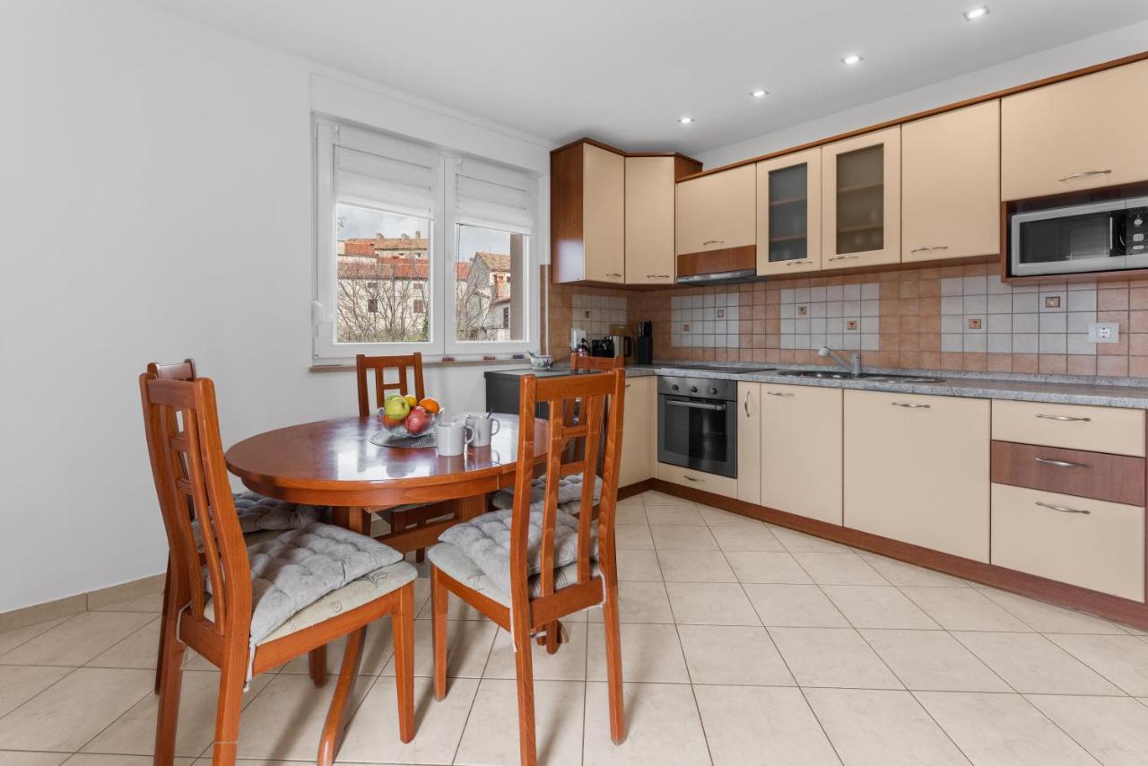 Apartment Mdm Buje Luaran gambar