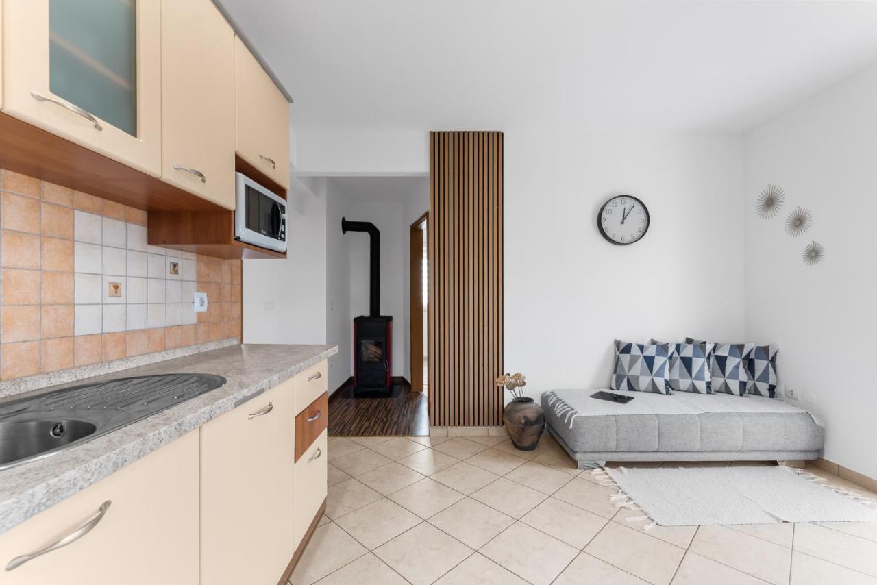 Apartment Mdm Buje Luaran gambar