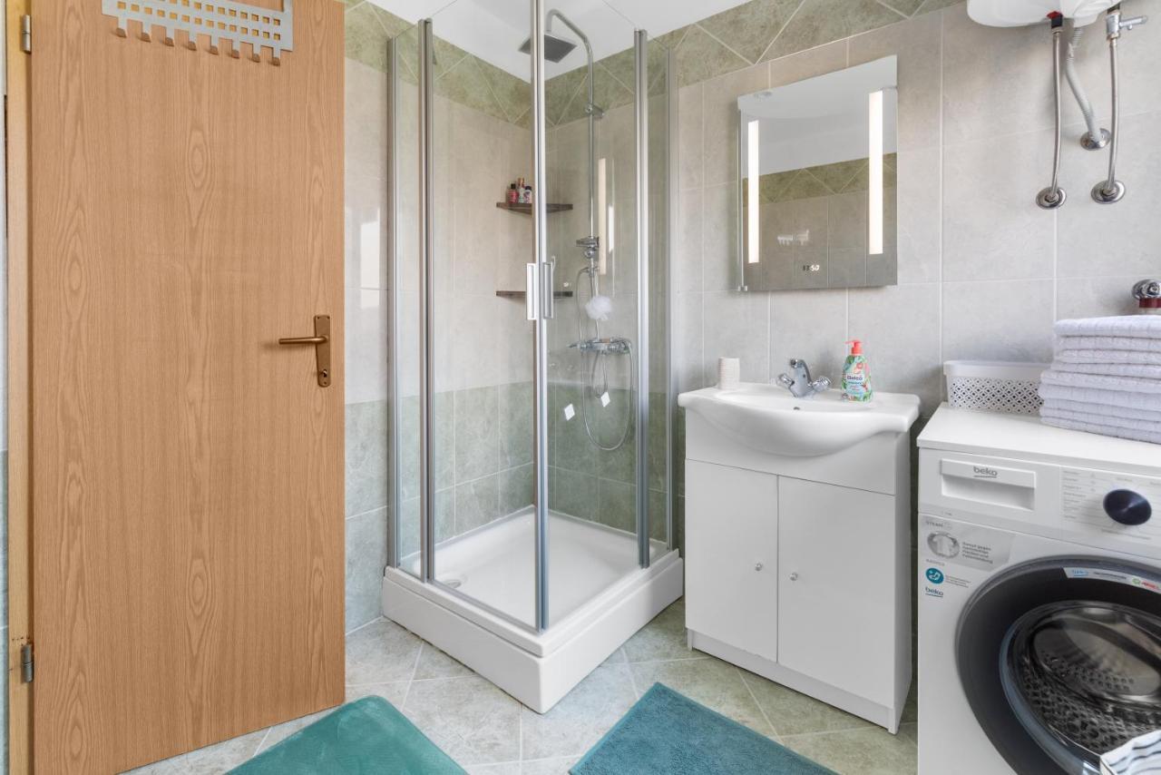 Apartment Mdm Buje Luaran gambar