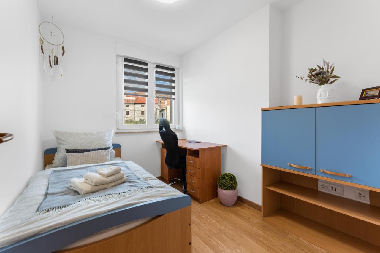 Apartment Mdm Buje Luaran gambar